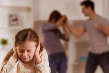 离婚后尽量不要去看孩子，会让孩子陷入矛盾的痛苦中