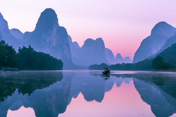 桂林山水属于哪种地貌，属于喀斯特地貌(形成原因是碳酸盐腐蚀)
