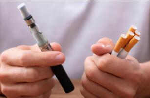 电子烟和香烟的危害哪个大，电子烟危害虽小但也一样有危害