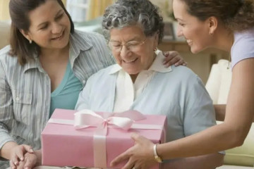送妈妈什么礼物最贴心，送母亲的礼物推荐