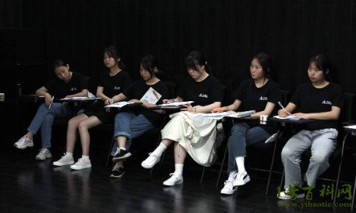 艺考费用大概多少钱啊（艺考费一般在多少钱啊）