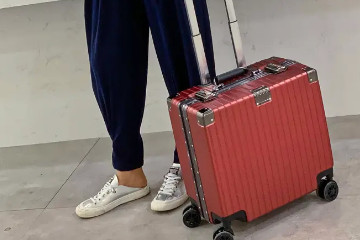 飞机行李箱尺寸要求，长宽高三边之和不超过115cm(大约20寸左右)