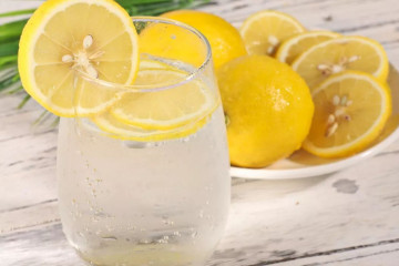 喝柠檬水的4大禁忌，胃病/口轻溃疡/药物过敏/过量饮用