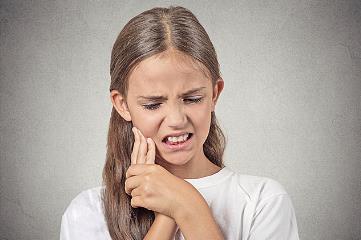 缓解牙疼的8个简单方法，口含茶包和生姜能快速止疼