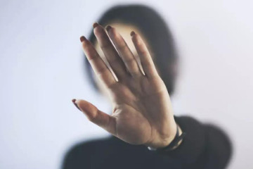 冷暴力是什么意思，是控制的被动形式(冷暴力的十种表现)
