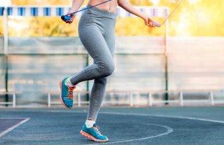 跳绳减肥一天跳多少个可以减脂，时间控制在20-30分钟能减肥
