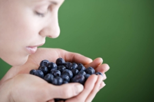 三种人不宜吃蓝莓，消化不良的人/高血糖的人都不宜吃