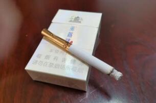 QJQJ是什么牌子的香烟，黄鹤楼奇景金嘴(售价30元/包)