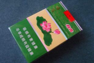 钻石荷花硬盒多少钱一包，30元一包(荷花烟中最便宜的一款)